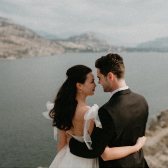 Custom made wedding dress size 6-8 - Picture 3 of 9